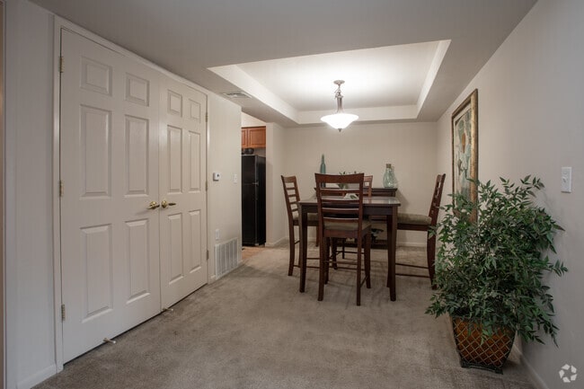 2BR, 2BA - 1,046 SF
