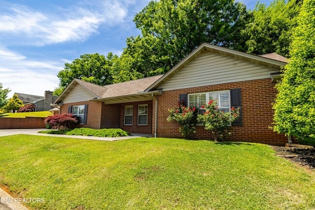 Photo - 170 Manchester Dr