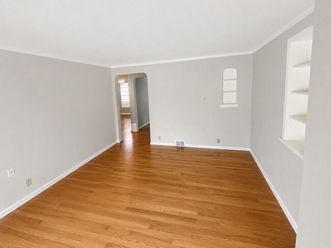 Photo - 24550 Puritan Ave