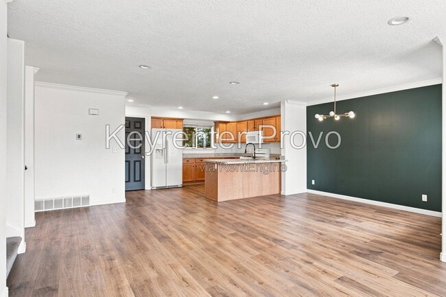 Photo - 1285 Alpine Way