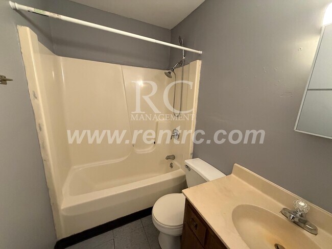 Photo - 907 Moore-