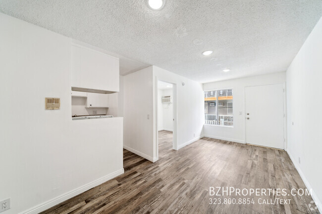 Building Photo - 7076 Lanewood Ave Unit 16A Rental