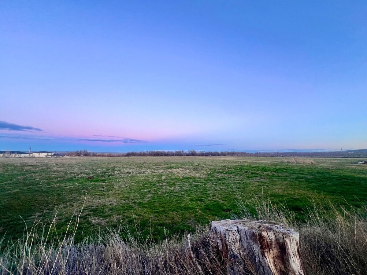 Photo - Charming 1-Bedroom Unit with Private Deck & Yard in Finley, WA