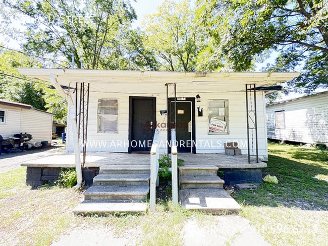 Building Photo - 921 N Dakota Ave