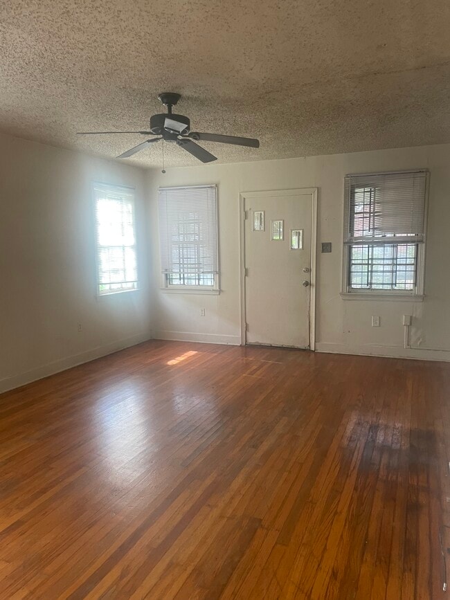 Photo - 849 Geranium St
