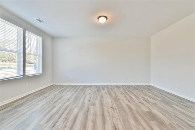 Photo - 2350 Whistler Wy NE