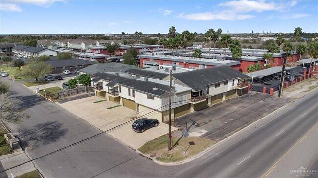 Building Photo - 18 E Samano St Unit 3