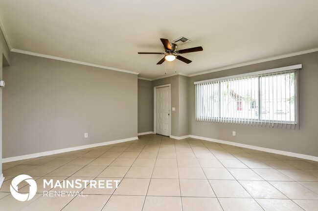 Photo - 1122 SE 17th St