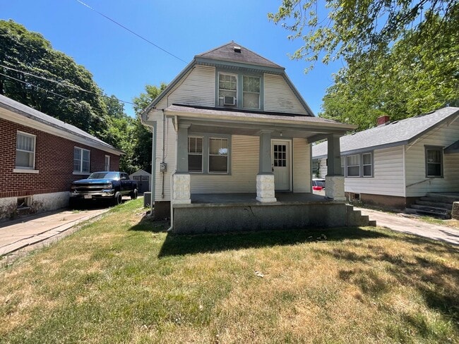 Photo - COLLEGE PRE-LEASING