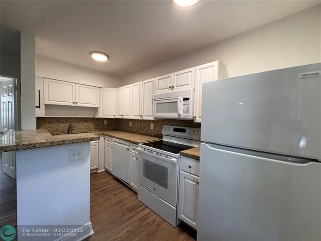 Photo - 921 NE 17th Ave Apartment Unit 4