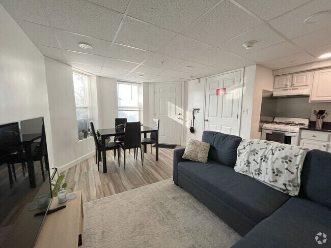 Building Photo - 376 Riverway Unit 12F Rental