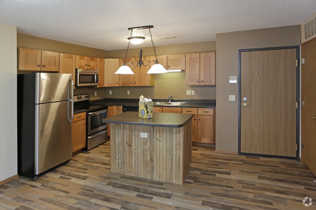 2BR, 2BA - 1,050 SF