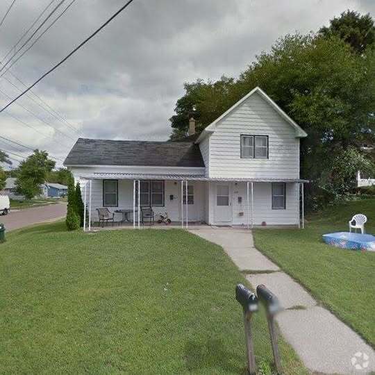 Building Photo - 403 Oak Ave S Rental