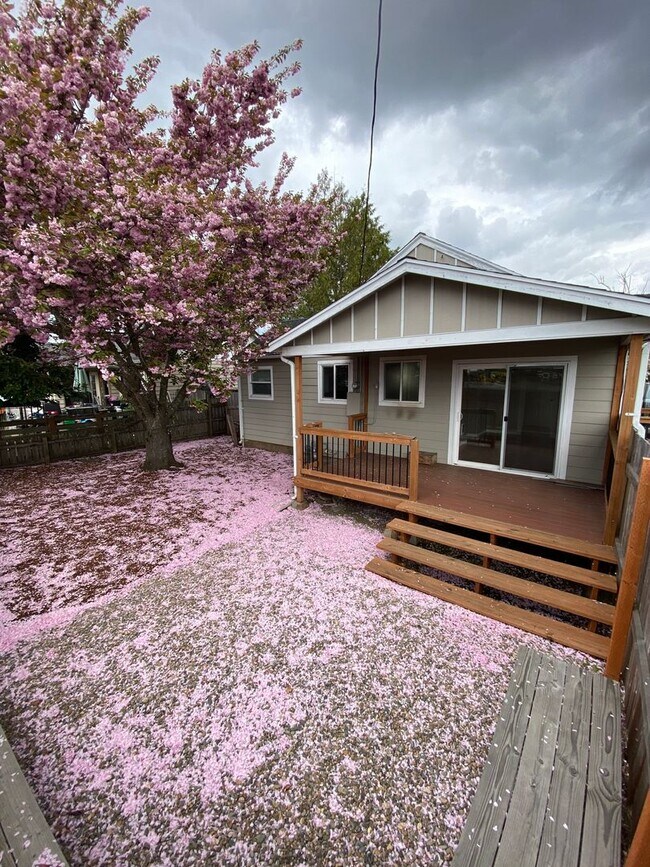 1593-1595 20th St SE  