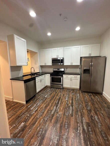 Building Photo - 2206 N Front St Unit 2E Rental