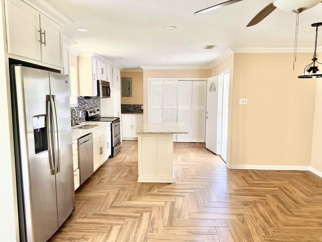 2056 Vickers Dr