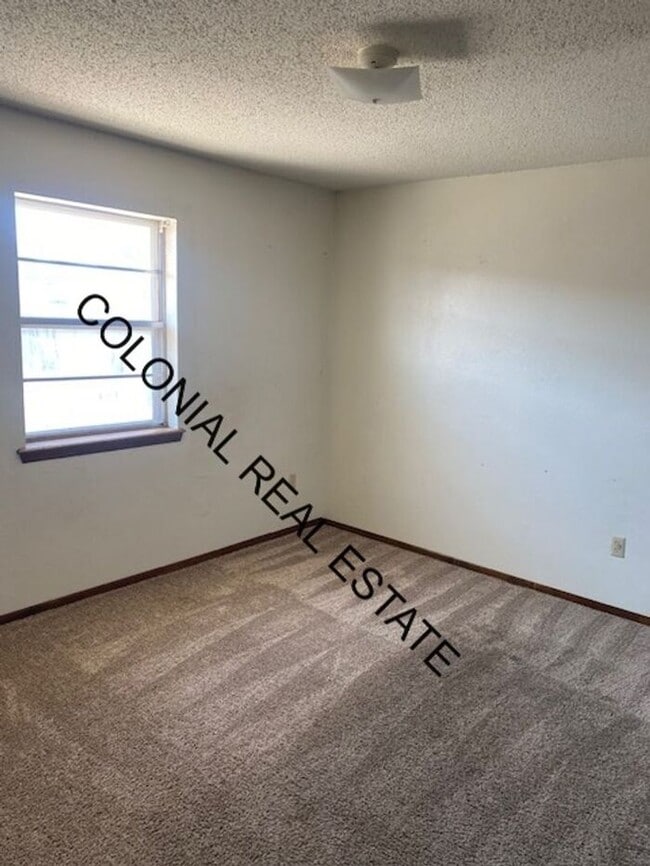 Building Photo - 2 Bedroom 1 Bathroom