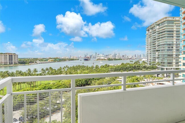Photo - 400 South Pointe Dr Unit 901