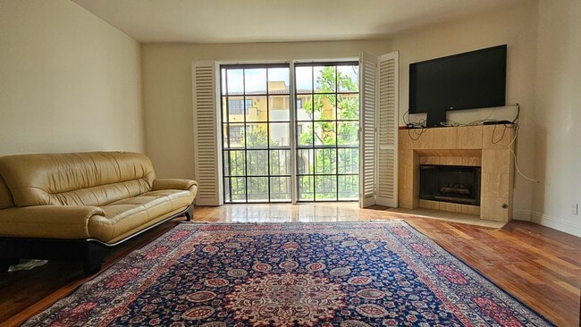 Photo - 10620 Eastborne Ave Unit 202