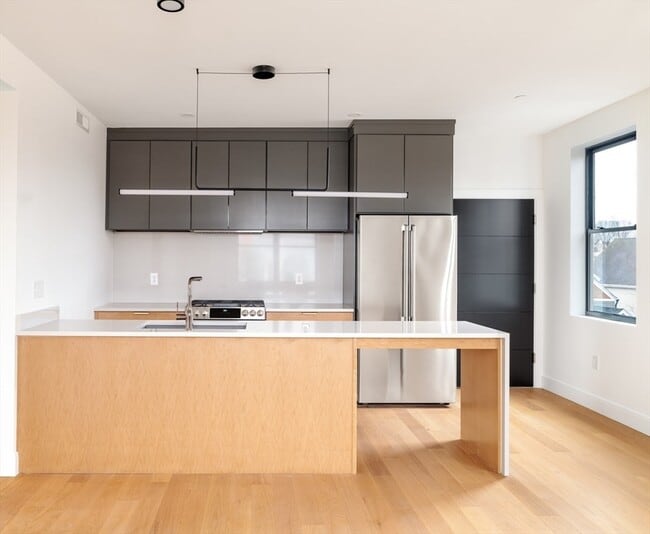 Photo - 182 Tremont St Unidad 3