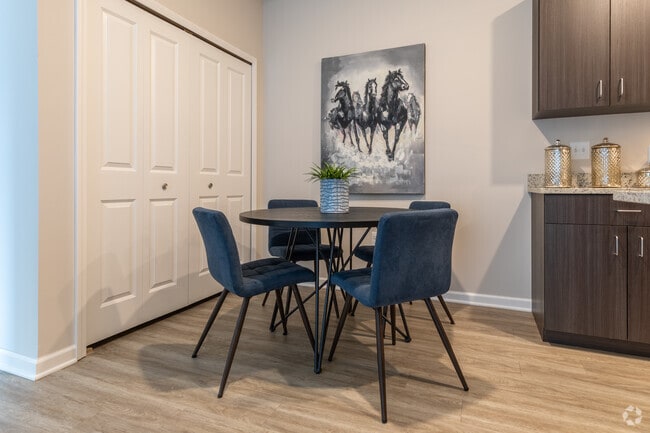 2BR, 2BA - Dining Area - Lapeer Villas