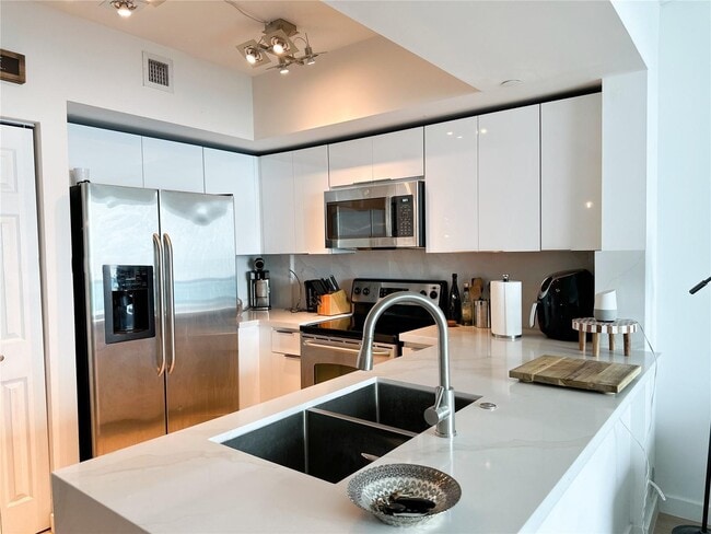 Photo - 1723 SW 2nd Ave Unidad 1005 Rental