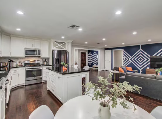 Building Photo - 3015 Walnut Bend Ln Unit 377.15