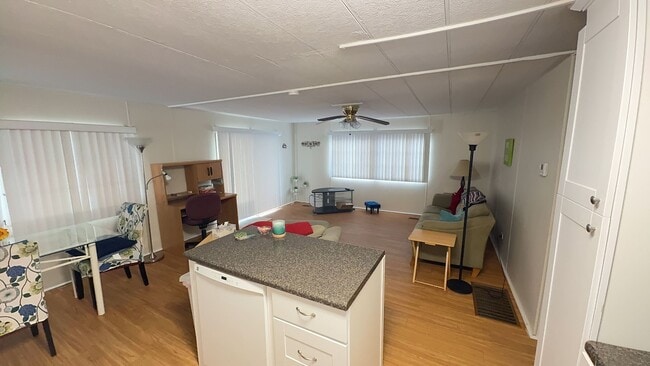 Photo - Beautiful 2 bedroom 2 bath mobile home for rent in 55+ community in south Tampa