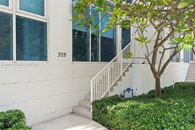 Building Photo - 2020 N Bayshore Dr