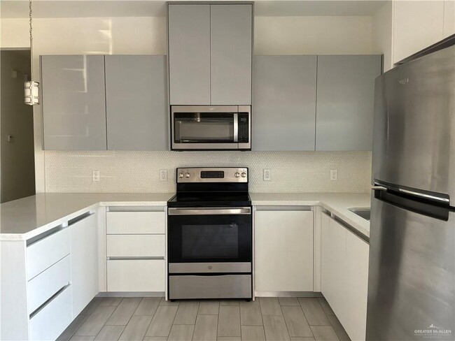 Building Photo - 14 S Pamplona St Unit 1