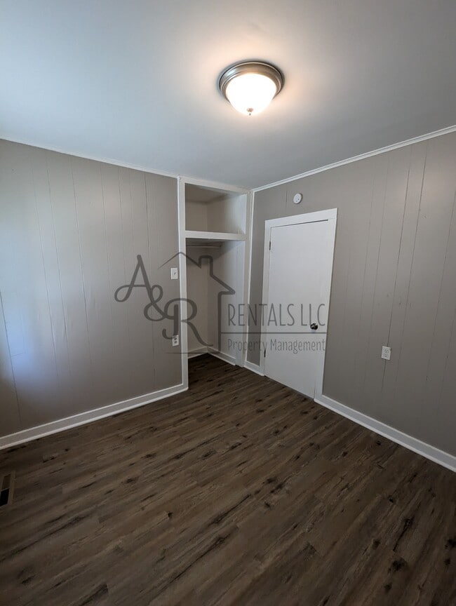 Photo - 908 E 8th St