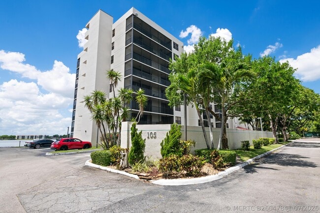 Photo - 105 Lake Emerald Dr Unit 706