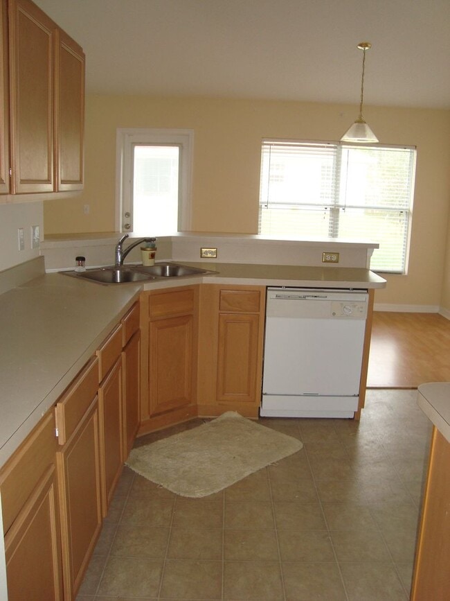 Photo - LARGE 3/2/2 WITH 2035 SQ. FEET OF LIVING S...