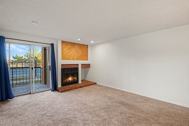 Photo - Ground Level Condo! 1 Bed 1 Bath In Littleton! Unidad A2