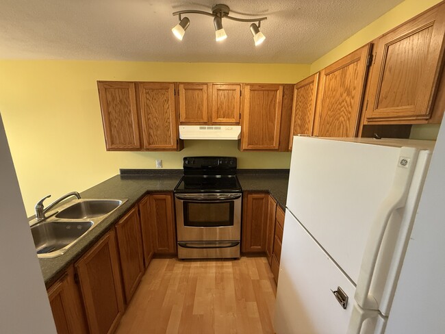 Building Photo - 520 Rosehill St