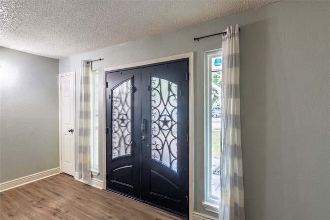 Photo - 4015 Postwood Dr