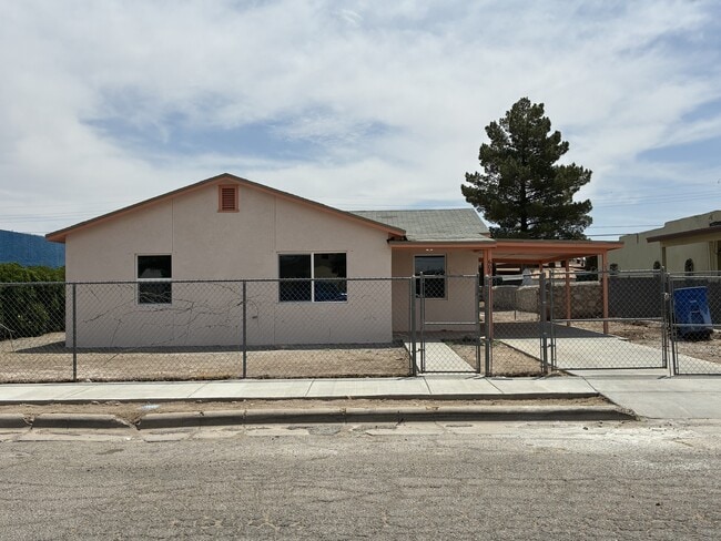 Building Photo - 608 Barcelona Dr