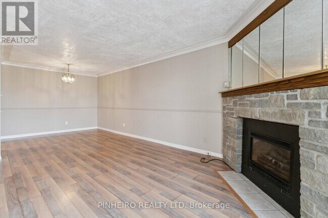 Photo - 727 Deveron Crescent Unité 309