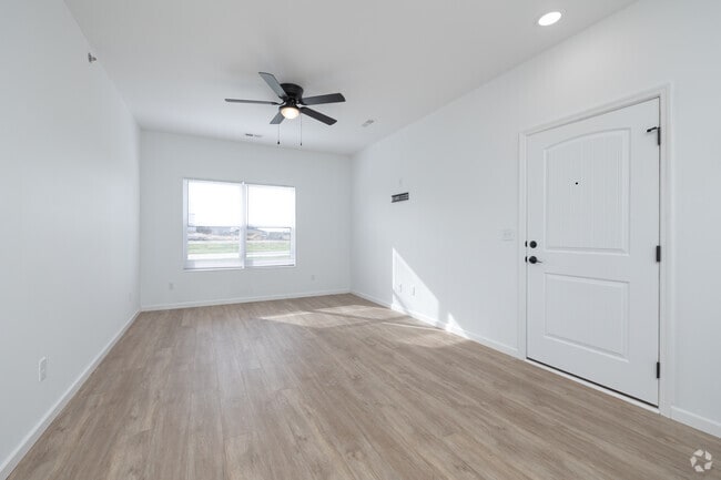 2BR, 1BA - Living