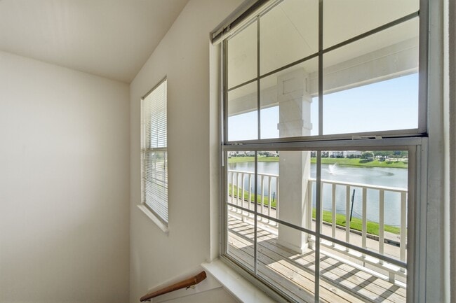 Photo - 6146 Settlers Lake Cir W