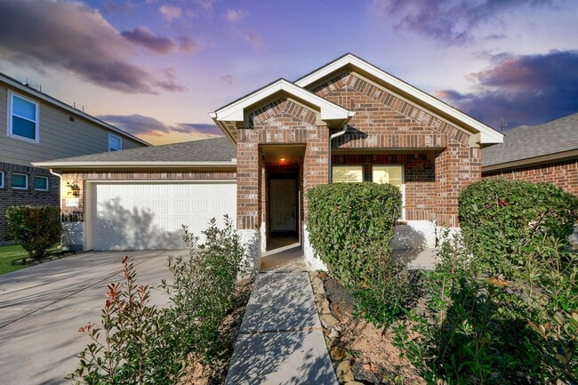 Building Photo - 24654 Greenwood Bay Dr