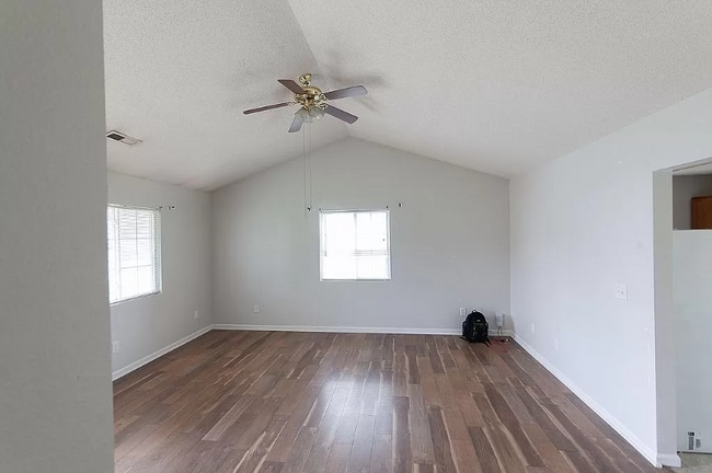 Photo - 3905 Shepway Loop