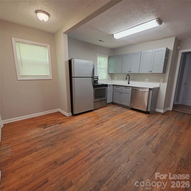 Photo - 924 Holland Ave