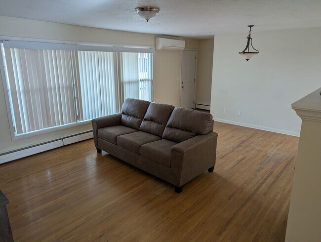 Photo - 441 Maple Dr