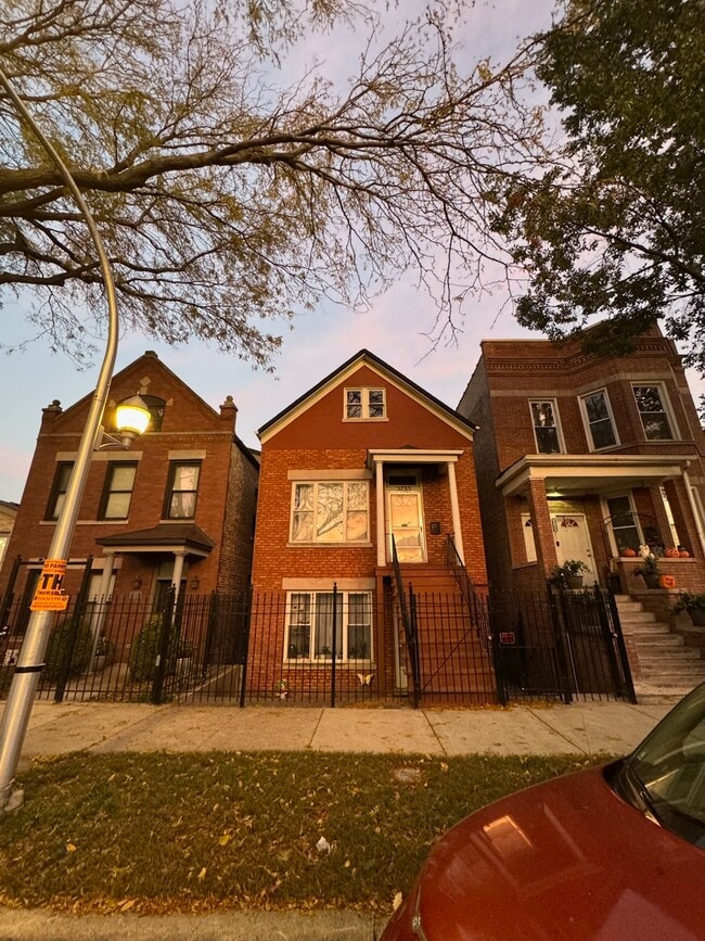 Building Photo - 3753 S Hermitage Ave Unit 1