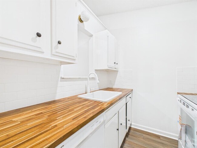 Photo - 1303 Hollow Creek Dr