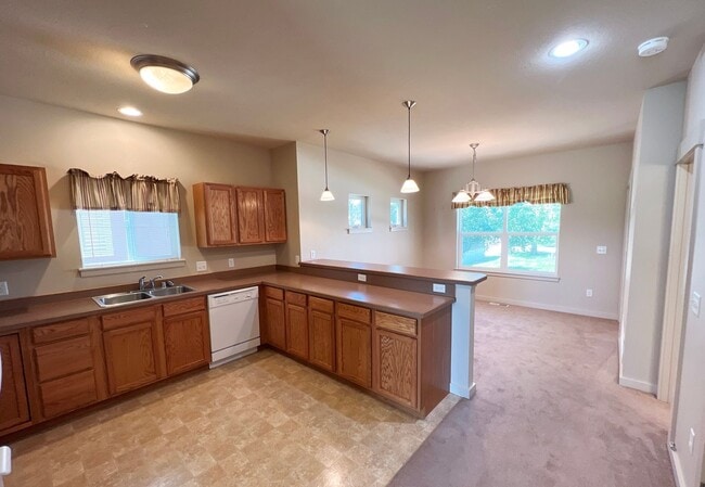 Photo - Mid-Term Unfurnished, 3 Bed 2.5 Bath Condo Unit 6