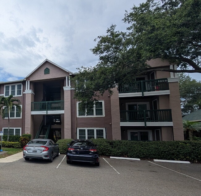 Building Photo - Absolutely Stunning Upgraded and FURNISHED... Unit 224 Rental