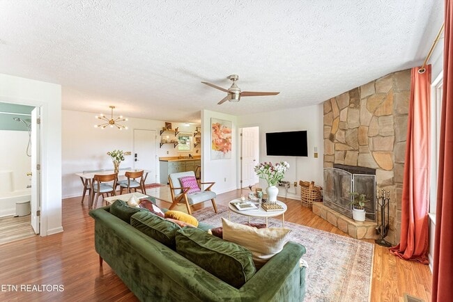 1720 Moon Ct