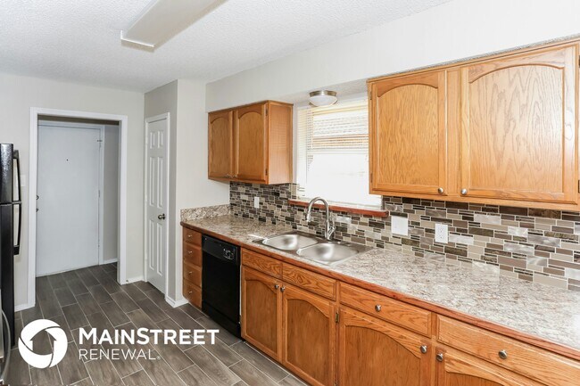 Photo - 703 Timberoaks Dr